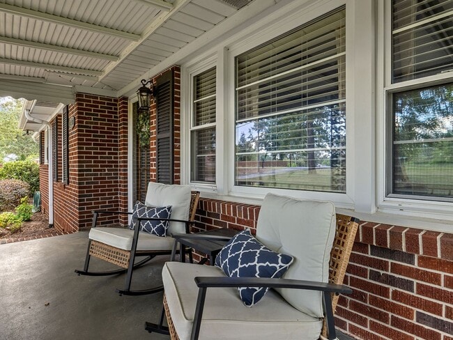 Photo - Immaculately Maintained 2 BR, 1 BA Short-Term Rental in Greer NO APPLICATION FEE if APPROVED House