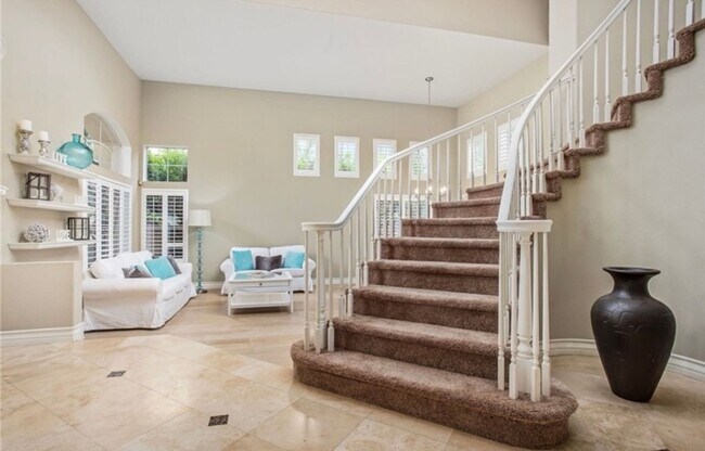Building Photo - Vibrant 4 Bed/3 Bath Home in Oceanside