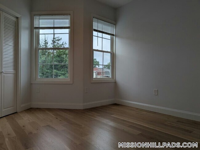 Building Photo - 38 Regent St