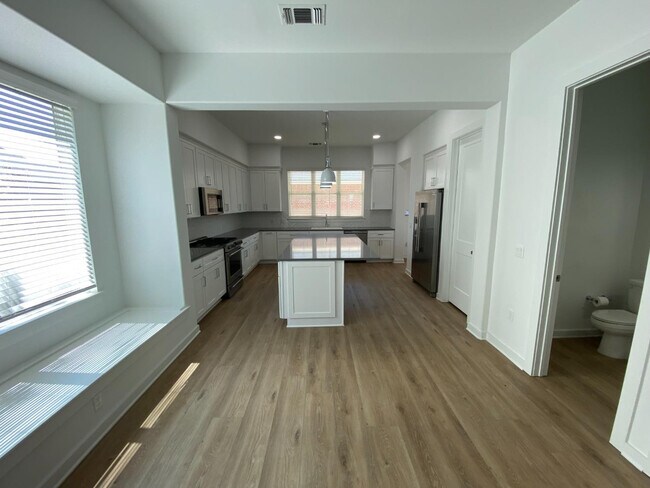 Foto del edificio - 12118 Savannah Ave
