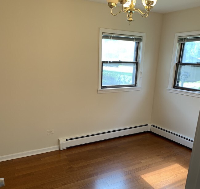 Building Photo - 509 Summit Ave