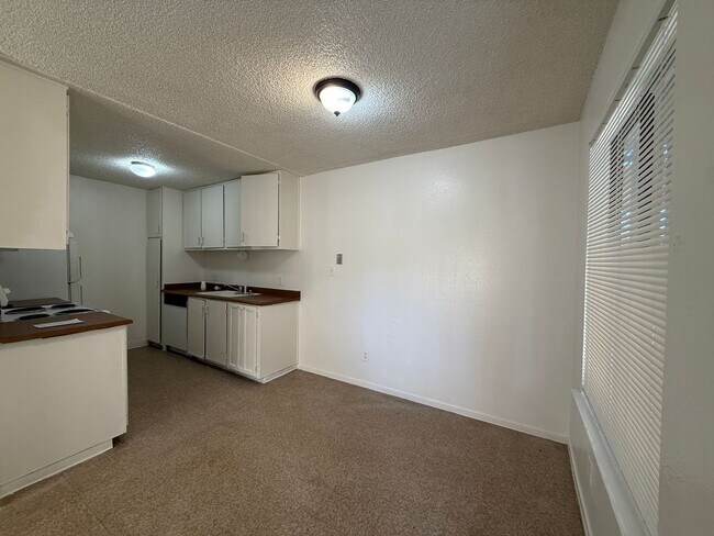 Foto del edificio - Downstairs 2 bedroom, 1 bathroom condo loc...