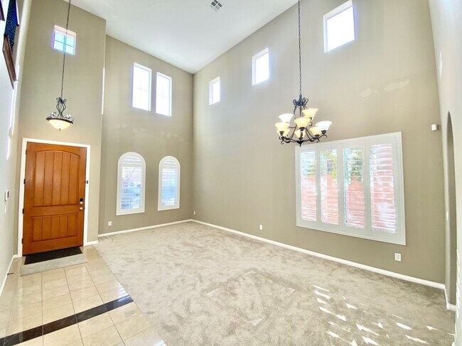 Building Photo - IMMACULATE 5 BEDROOM / 3 FULL BATHROOM, W/...