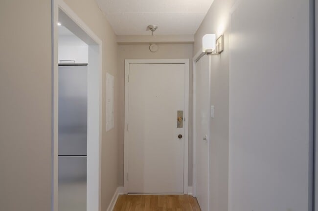 Building Photo - 1570 Avenue Filion