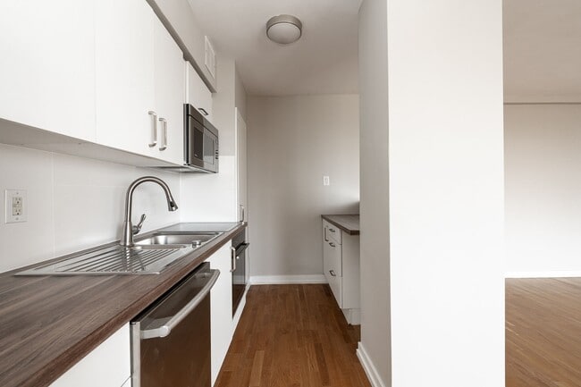 Building Photo - 99 Tyndall Ave