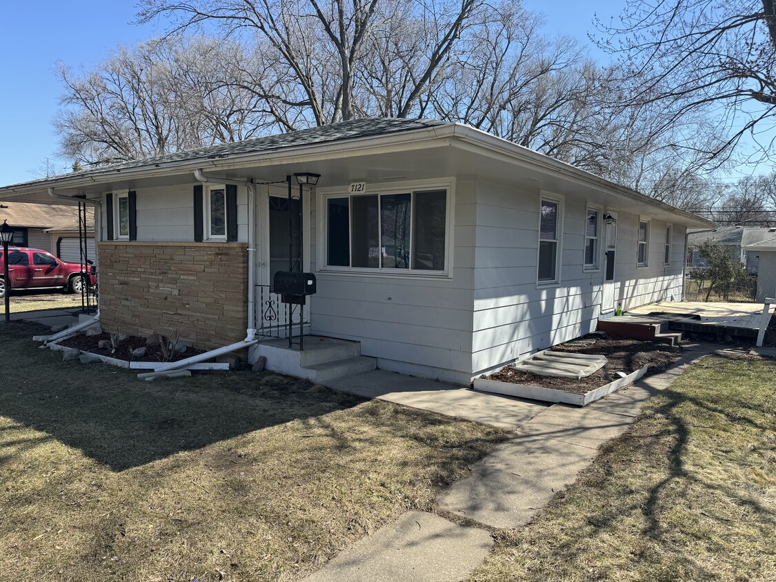 Primary Photo - 7121 65th Ave N