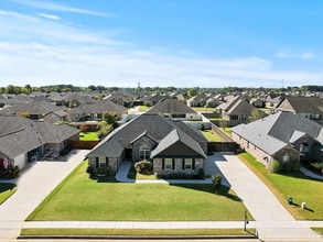 Building Photo - 27998 Cross Gate Dr