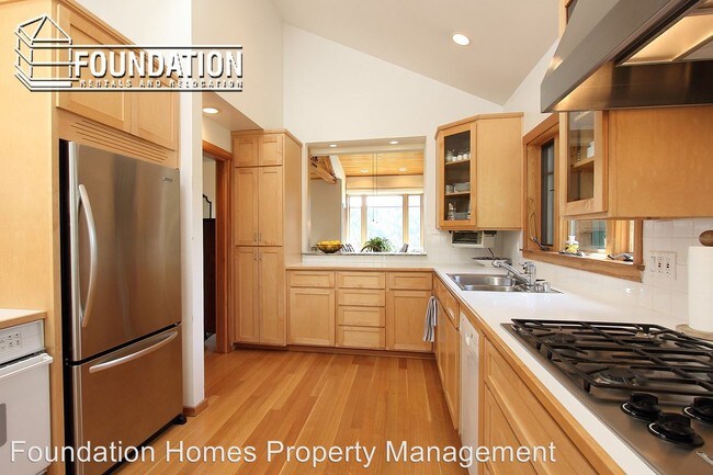 Foto del edificio - 3 br, 2.5 bath House - 45 Laurel Grove