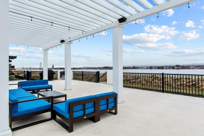Pergola - Columbia River Walk