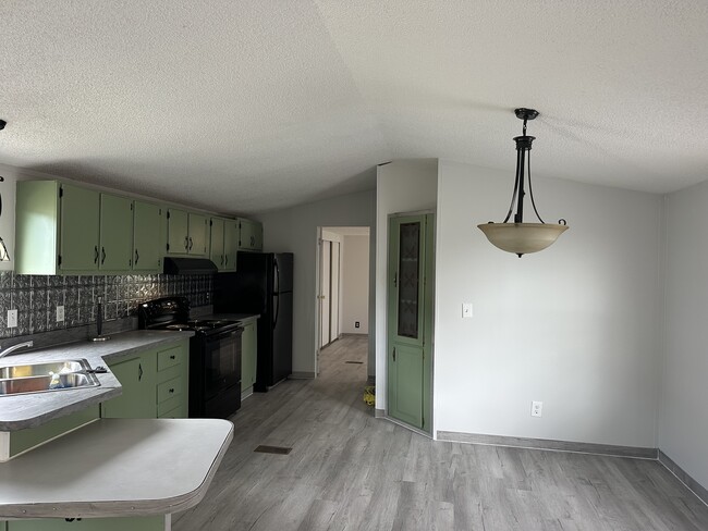 Building Photo - 150 James Way