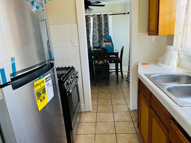 Foto del edificio - 1314 1/2 W 88th St
