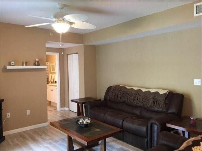 Building Photo - 5080 Fairways Cir