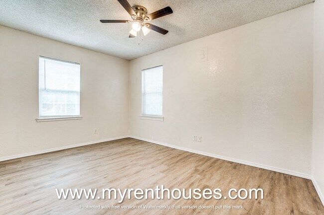 Building Photo - 5869 Bluffman Dr