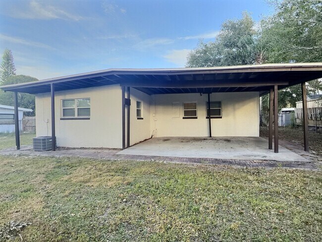Foto del edificio - 102 Quintard Ave