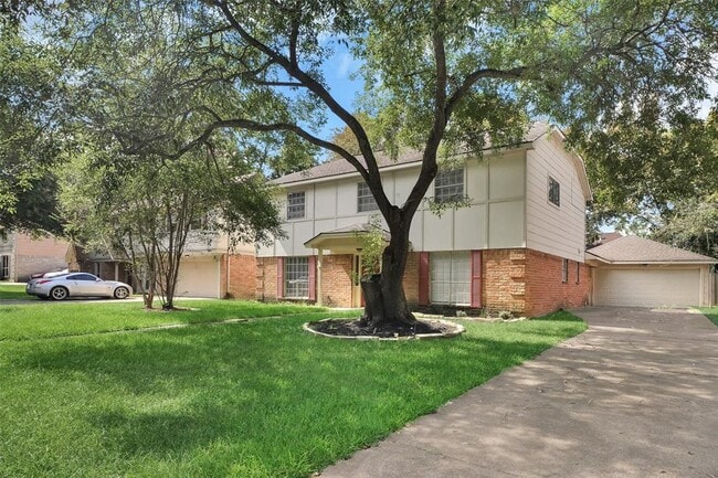 Vista frontal desde la entrada. - 5703 Green Timbers Dr