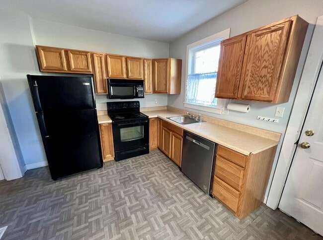 Building Photo - 212 E Hudson St