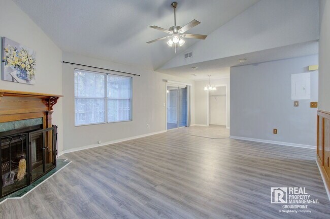 Building Photo - 7945 Parklane Ct