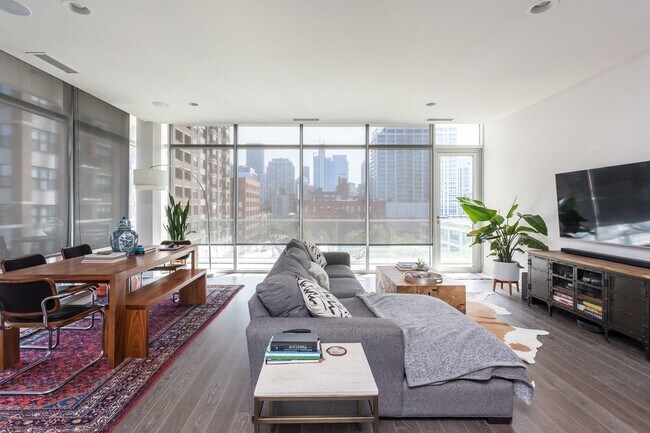 Foto del edificio - 858 N Franklin St