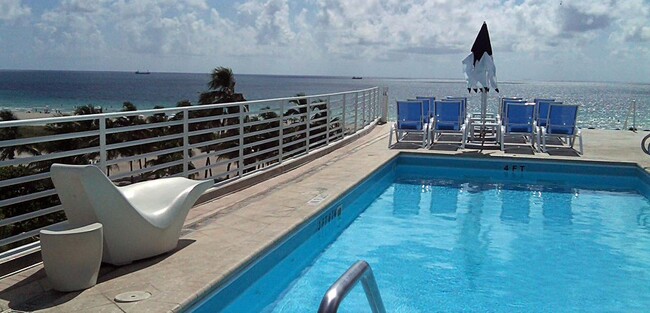 ROOF TOP POOL - 1060 Ocean Dr