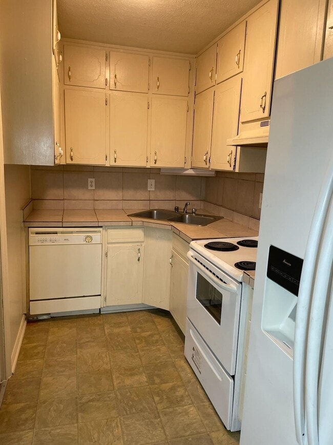 Building Photo - 4522 Montclair Dr
