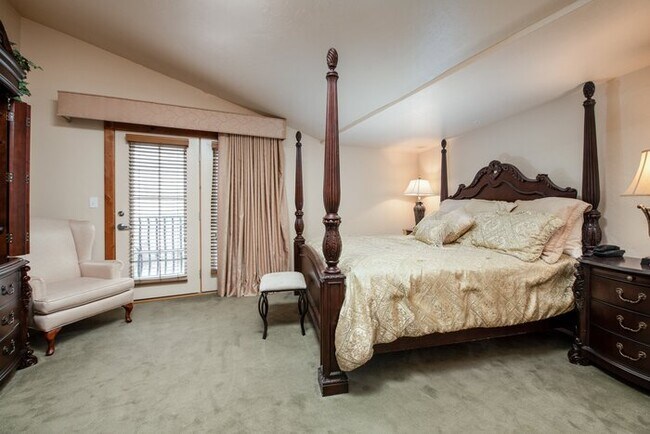 Foto del edificio - Villa 3035 2 Bed 2 Bath Full Kitchen