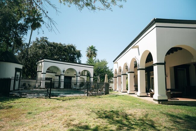 Foto del edificio - 415 Merlin Rd