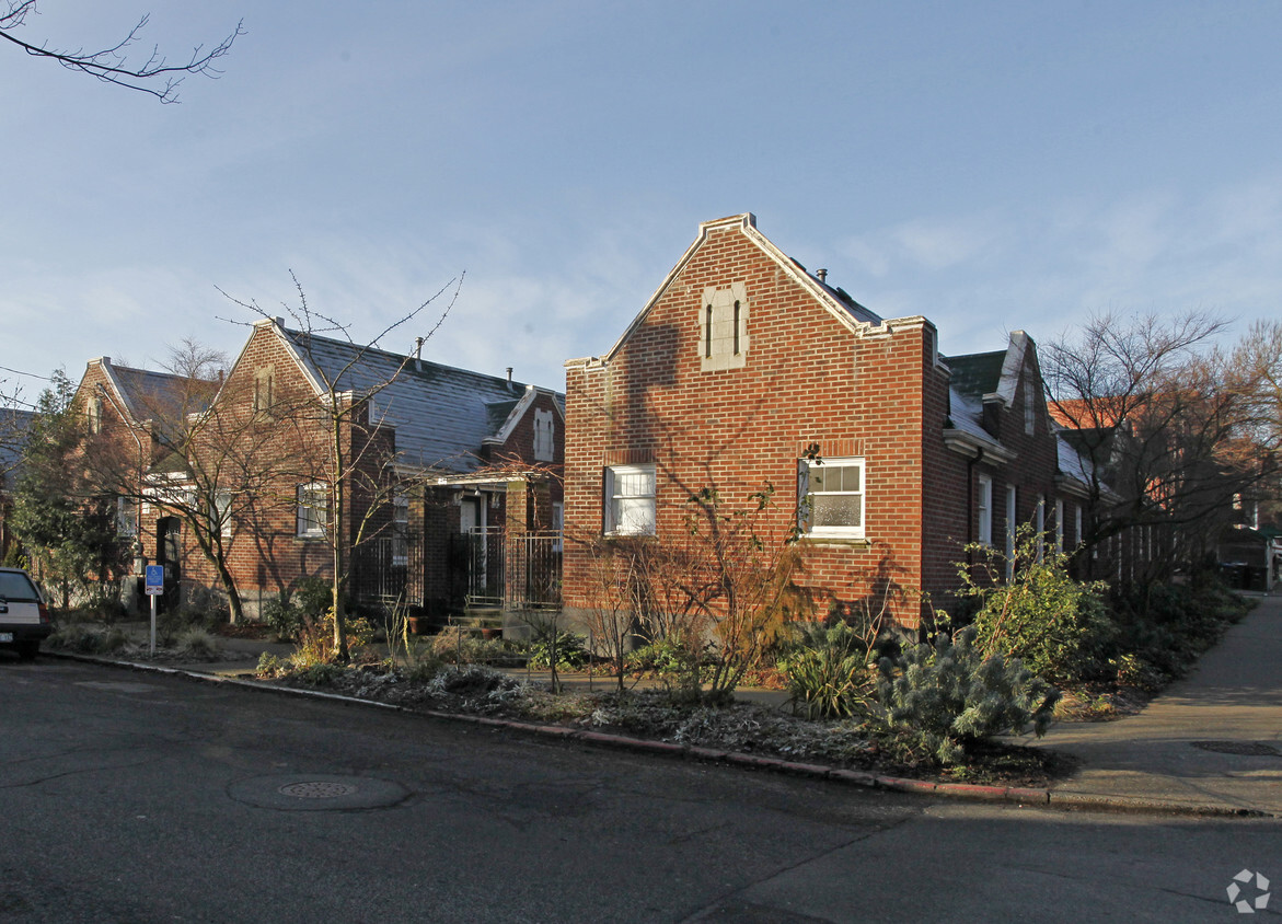 Primary Photo - 421-425 10th Ave