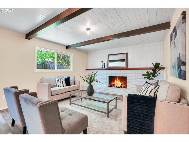 Building Photo - Beautiful 3-bdr/2-bath ranch in Argay Terrace—2 living areas, 2-car garage, & large, fenced yard!