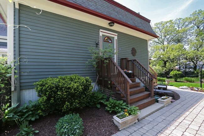 Building Photo - 24 Pershing Rd