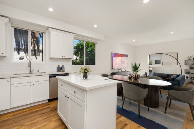 Building Photo - 4927 1/2 Kester Ave