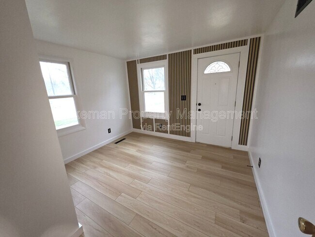 Foto del edificio - 822 W Main St