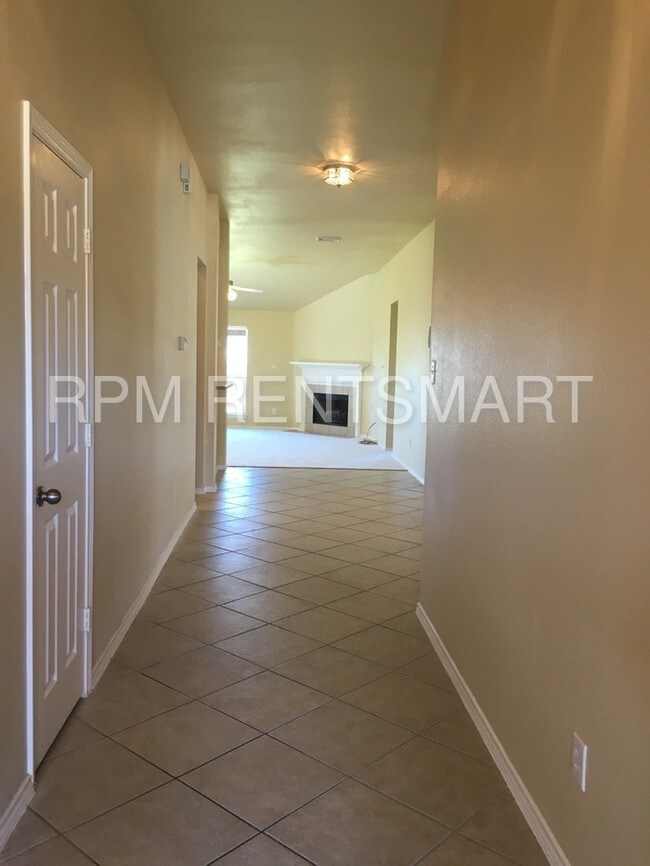 Building Photo - Big, Open, 4 Bedroom Home in Shadow Glen
