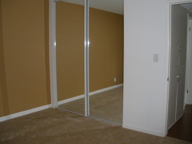 Building Photo - 1545 N Laurel Ave