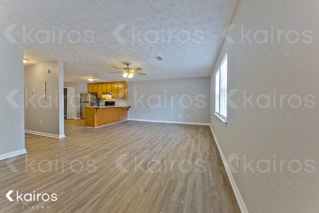 Building Photo - 127 Fawn Dr