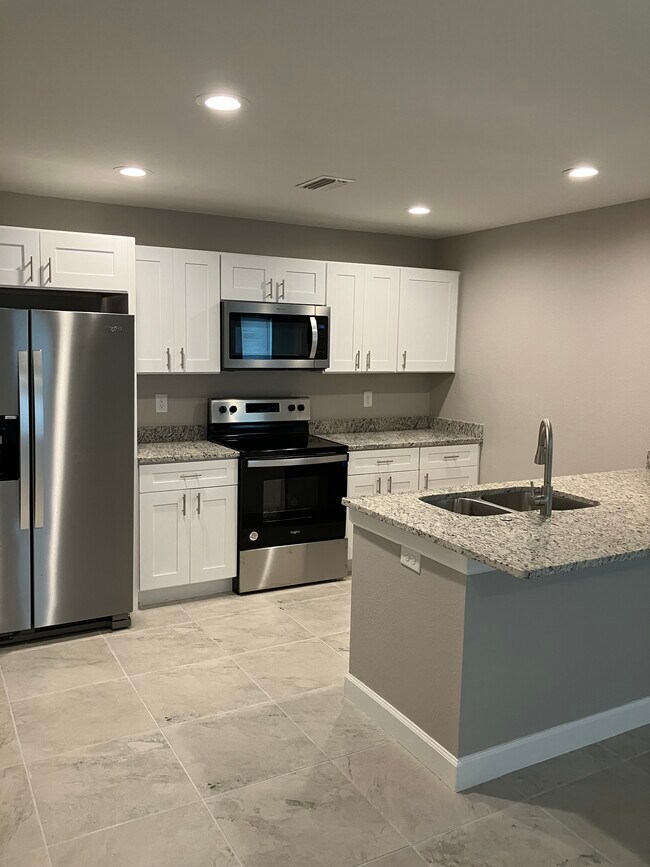 Foto del edificio - 129 Boundary Blvd