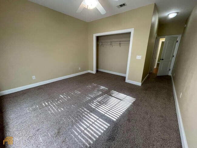 Foto del edificio - 370 Cinder Hill Dr