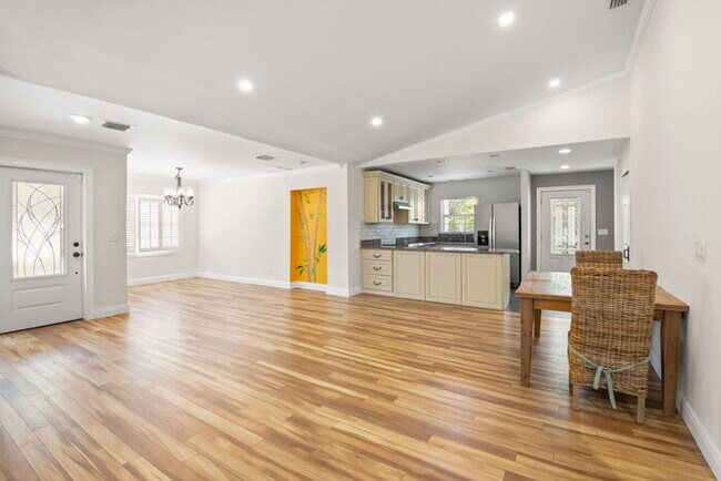 Foto del edificio - BEAUTIFUL Home For Rent in Lakewood Estates!
