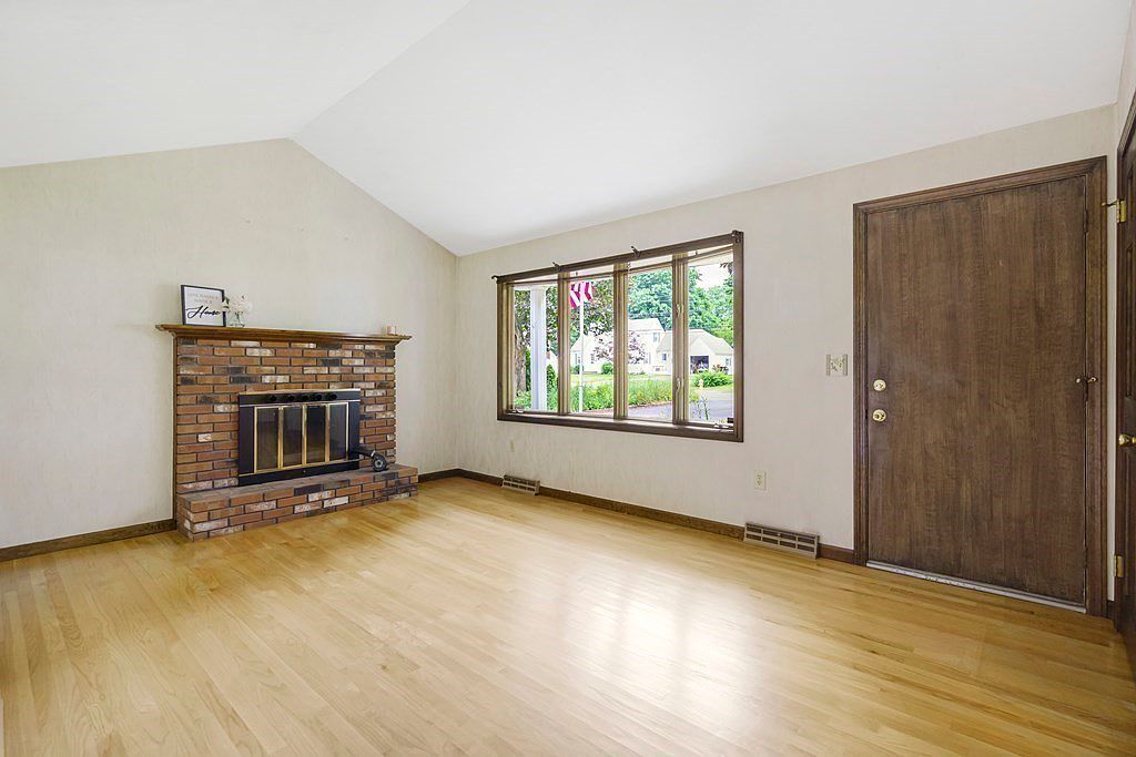 27 Greenacre Ln, Agawam, MA 01001 House Rental in Agawam, MA