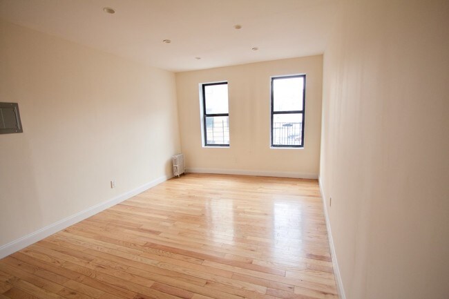 Foto del edificio - 355 E 187th St