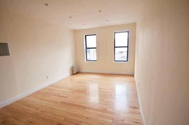 Building Photo - 355 E 187th St