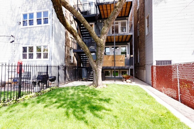 Building Photo - 1648 N Rockwell St