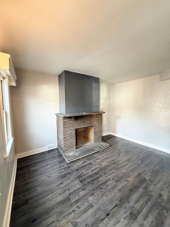 Photo - One or 2 bedroom, 1 bathroom home with a den in the heart of Lawrenceville.
