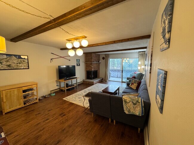Foto del edificio - 663 Cherry Valley Rd