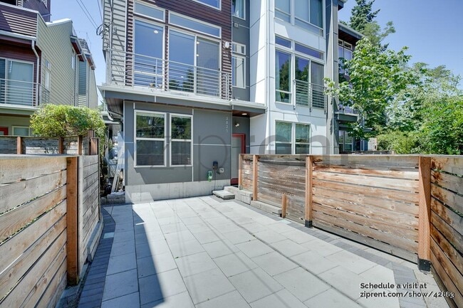 Building Photo - 3835 Gilman Ave W