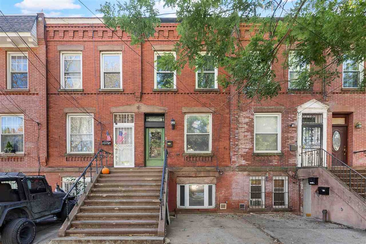 Primary Photo - 185 Belmont Ave