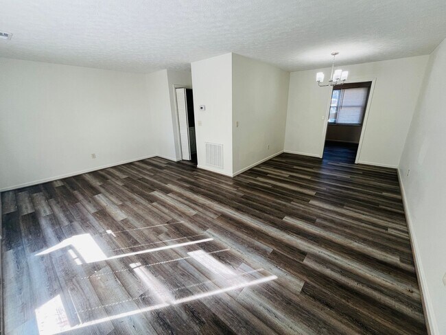 Foto del edificio - * RE-RENTAL AVAILABLE 4/6/26 * 3 Bedroom 2.5 Bath Townhouse