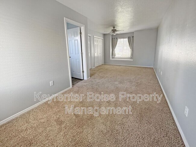 Foto del edificio - 534 Seasons Ct