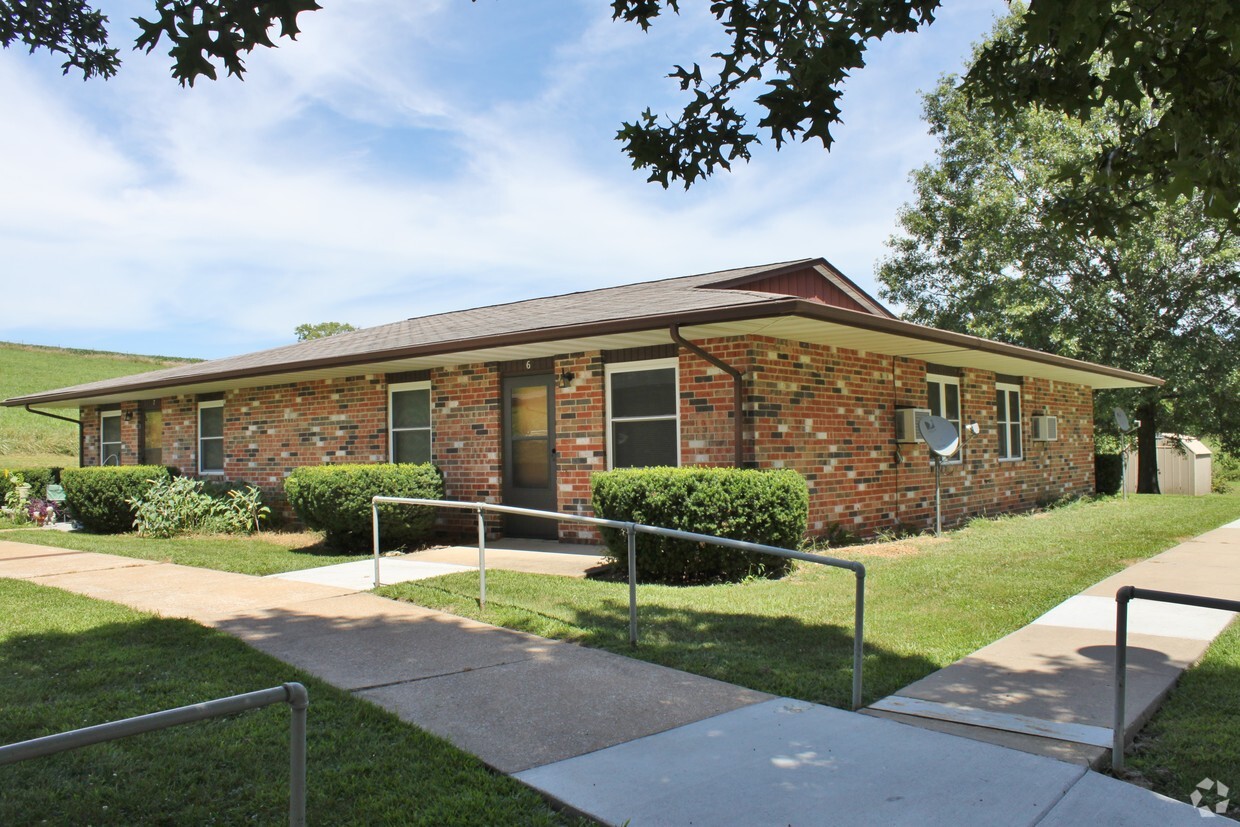 Primary Photo - Missouri Hills Apartments **WAIT LIST**