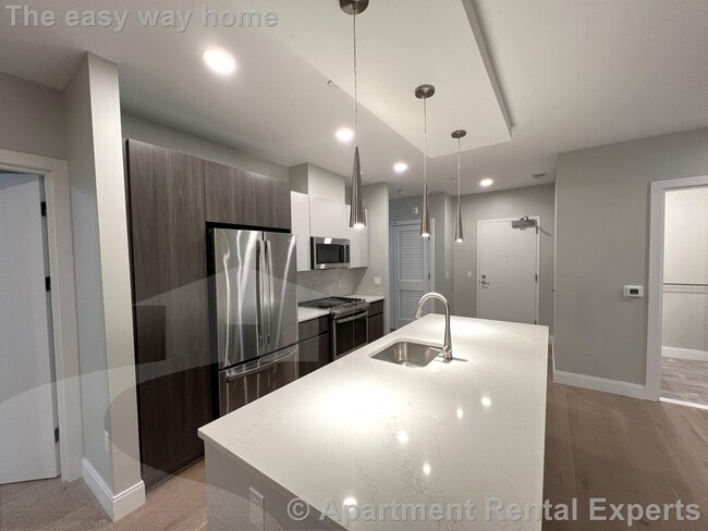 Building Photo - 9 Central St