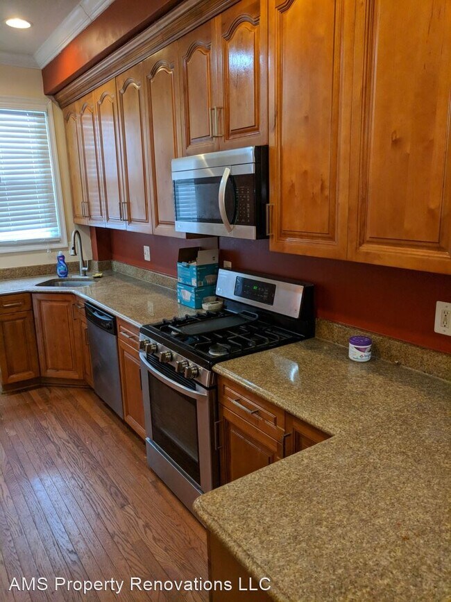 Building Photo - 3 br, 2.5 bath House - 1451 Washington Blvd